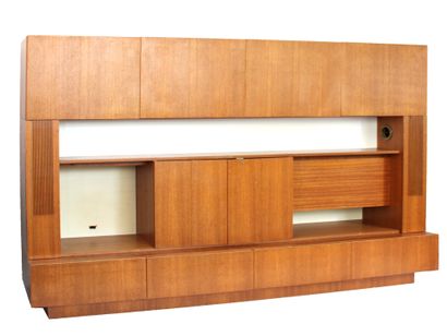 null Travail des années 50-60

Bibliothèque - meuble stéréo en bois et placage ouvrant...