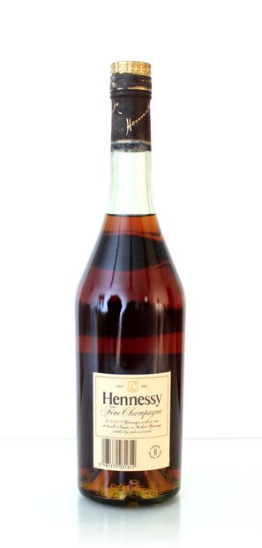 null 1 bouteille COGNAC HENNESSY Fine Champagne V.S.O.P

Année : N.M.

Appellation...