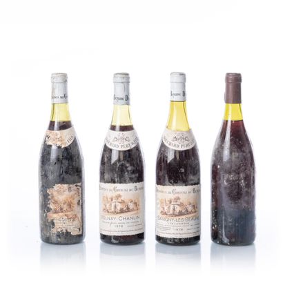 null 4 bottles of BOURGOGNE : 

- 1 B. VOLNAY CHANLIN - BOUCHARD - 1978 (3,5 cm ;...
