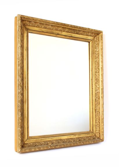 null Miroir en bois sculpté et stuc doré

Travail du XIXe siècle

68,5 x 63 cm