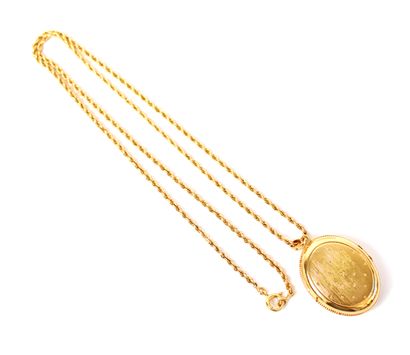 null Pendant photo holder in yellow gold 18K (750 thousandths) decorated with a miniature,...