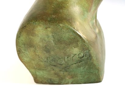 null CARRON (École du XXe siècle)

Mowgli

Buste en bronze à patine brun/vert signé...