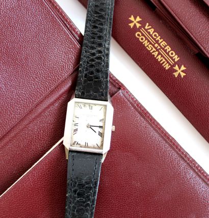 null VACHERON CONSTANTIN modèle C3.6999, vers 1960

Montre bracelet d’homme en or...