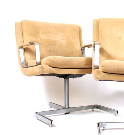 null Suite de trois fauteuils de bureau

Dim. : L. 72 x H. 81 x P. 68 cm

Usures...