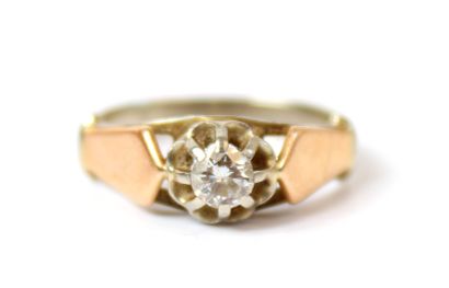 null Ring three gold 18k (750 thousandths) decorated with a round brilliant diamond...