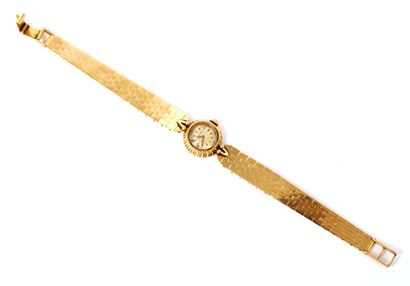 null MOVADO

Montre bracelet de dame en or jaune 18K (750 millièmes), boîtier rond...