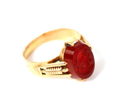 null Yellow gold ring 18K (750 thousandths) decorated with an intaglio on carnelian...