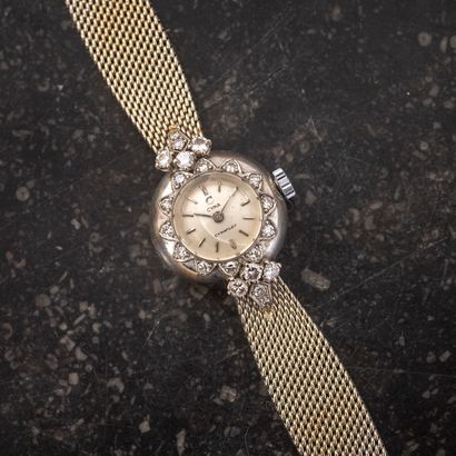 null CYMA 

Montre bracelet de dame en or blanc 18K (750 millièmes), boîtier de forme...