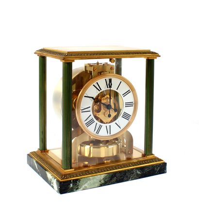 null JAEGER-LECOULTRE

Pendule ATMOS modèle Vendôme, la cage en bronze doré et bronze...