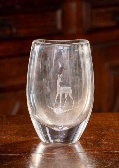 null ORREFORS - Sweden

Crystal vase with wheel engraved decoration of a deer, signed

H....