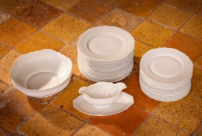 null LIMOGES

Part of service in white porcelain with scalloped edges including eleven...