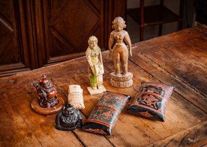 null INDIA and SOUTH-EAST ASIA

Four carved wooden figurines, two of them Buddhas,...