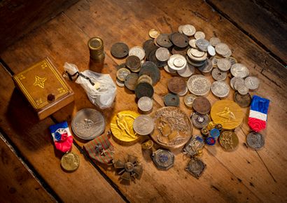 null Set of coins and medals including about ninety coins mainly French including...