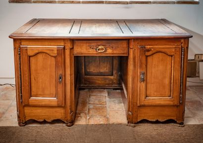 null Cherry wood desk composed of two boxes opening with a central drawer

L. 134...