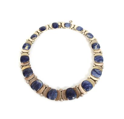 null Silver choker with geometrical design plates set with sodalite

Mexican work

Gross...