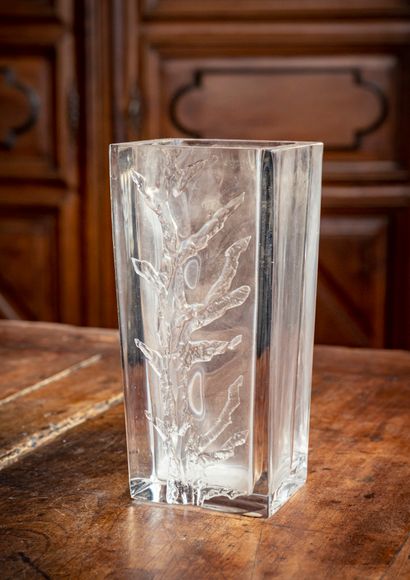 null DAUM

Vase quadrangulaire en cristal à décor de branchage estampé, signé Daum

H....
