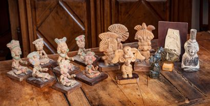 null Set of Mayan tourist souvenirs including sixteen pieces (accidents and restorations)

H....