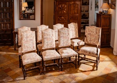 null Set of seven chairs and an armchair with high back in turned oak, the legs with...