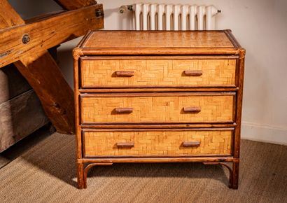 null Rattan chest of drawers with three drawers

L. 80 x W. 45,5 x H. 75 cm