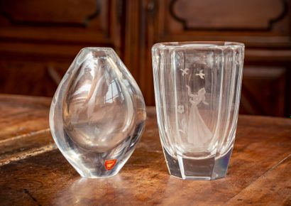 null ORREFORS – Suède

Vase galet soliflore en cristal (H. 11,5 cm) et vase en cristal...