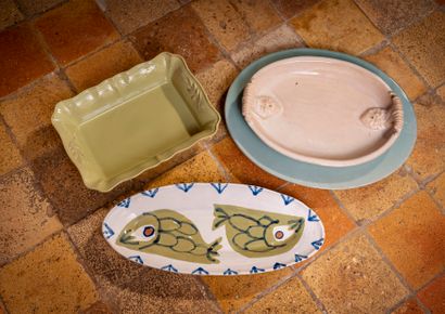 null Set of ceramic pieces including two dishes, fish dish and tray

L. of the tray...