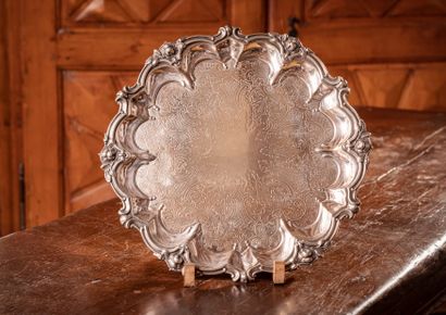 null English silver plated tray with curved edges and chiseled decoration of lambrequins

Diameter...