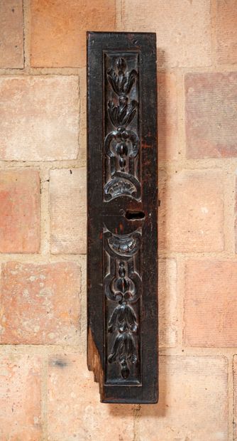 null Carved wood panel with mantling decoration

Old work

67,5 x 13 cm, missing