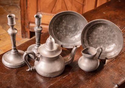 null Set of pewter pieces including a pair of candlesticks (H. 24 cm), a pair of...