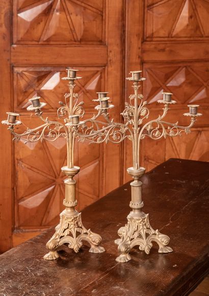 null Pair of five-light candelabras in chased and gilt bronze

H. 53 cm