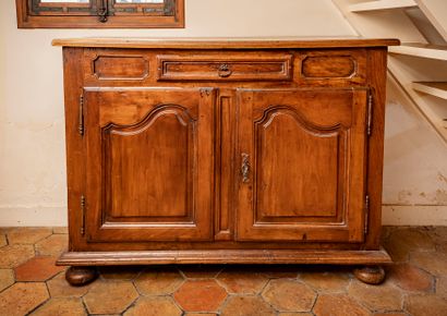 Oak and cherry wood sideboard, it opens with...