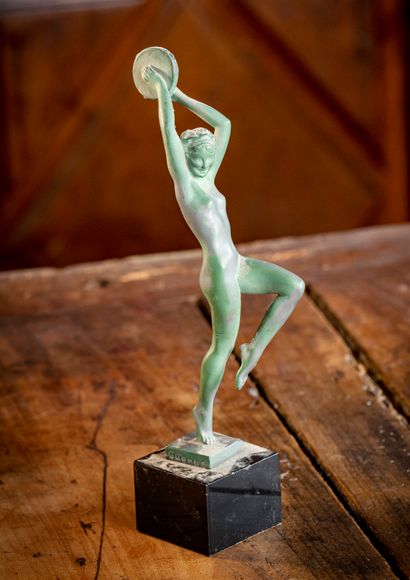 null Raymonde GUERBE (1894-1995)

Dancer with tambourine

Regula with green patina...