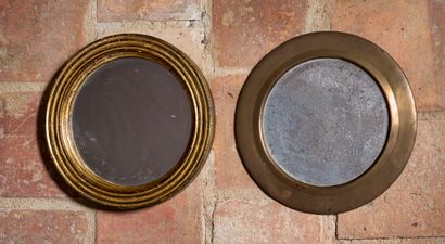 null Two small circular mirrors, the frame in gilded wood for one and in copper for...