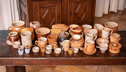 null Set of stoneware or earthenware pieces including pots, saucers, terrines, mugs,...