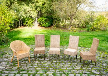 null Four chairs and an armchair in rattan

H. of the chairs : 102 cm