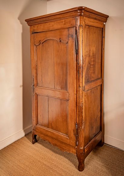 null Cherry wood cabinet with one door

W. 90 x H. 178 x D. 57 cm