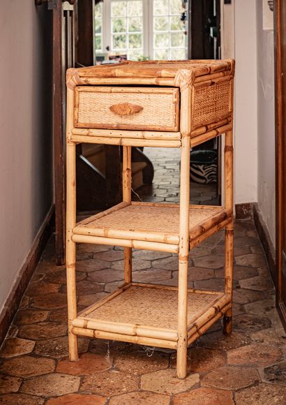 null Rattan bedside table

H. 82 cm