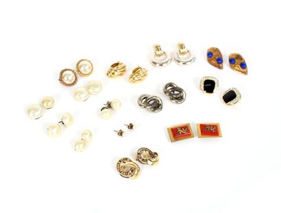 null Lot de bijoux fantaisie composé de quinze paires de boucles d’oreilles