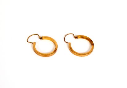 null Pair of creoles in 18K yellow gold (750 thousandths)

Gross weight: 1,3 g.
