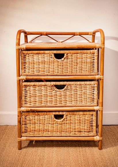 null Small rattan chest of drawers opening with three drawers

H. 81 cm