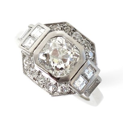 null Art Deco ring in platinum (950 thousandths), the octagonal bezel is set with...