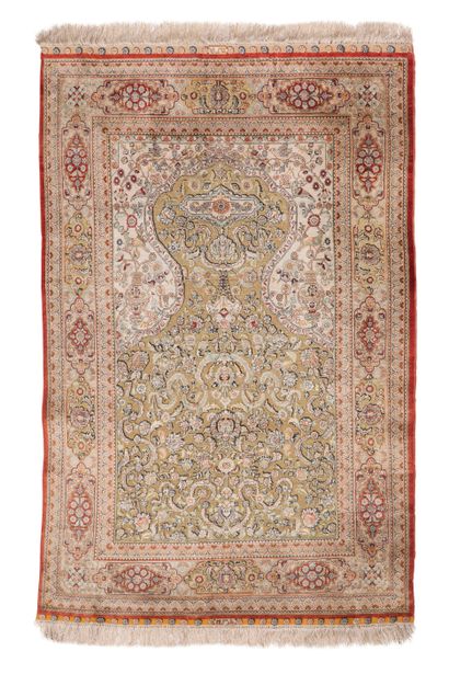 null SINO-HEREKÉ silk carpet embroidered with golden metal threads (China), 3rd third...