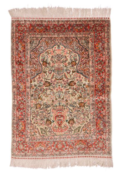 null Fine SINO-HEREKÉ silk carpet embroidered with golden metal threads (China),...