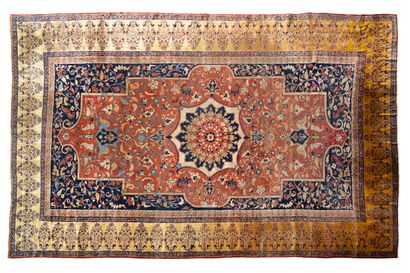 Important, exceptional and old carpet HÉRIZ...