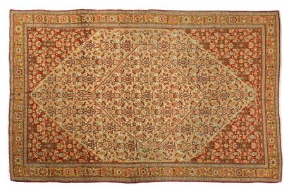 null Fin tapis SENNEH (Perse), fin du 19e siècle
Dimensions : 196 x 128cm.
Caractéristiques...