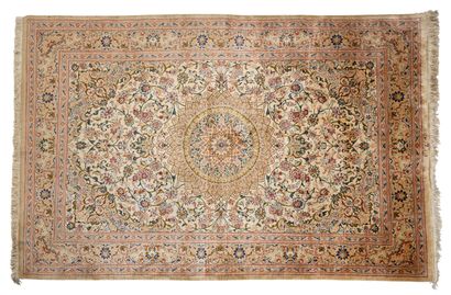 Silk GHOUM carpet (Iran), late 20th century
Dimensions...