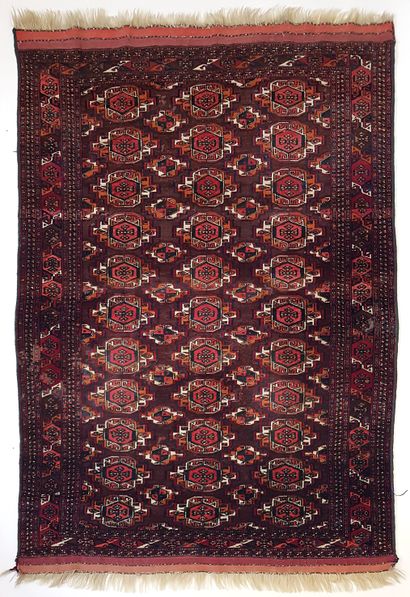 null Rare Saryck (Turkmen) carpet, late 19th century
Dimensions : 198 x 136 cm 
Technical...