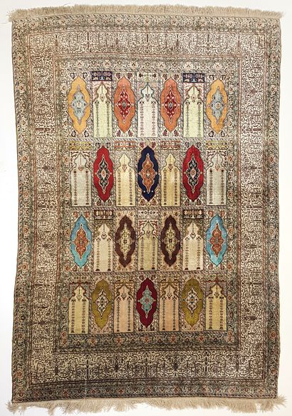 null Fine Kayseri carpet (Turkey), circa 1975
Dimensions : 175 x 123 cm
Technical...