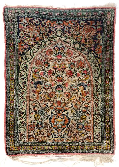 null Fine Ghoum silk carpet (Iran), shah period, circa 1965/70
Dimensions : 91 x...