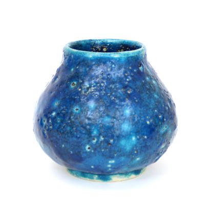 null B. WERTEL, vers 1960/70
Vase à corp pansu en faïence à glaçure bleu moucheté
H....