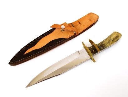 null Séguin, hunting knife, the handle in steel, brass and polished wood 
L. 31 cm
With...